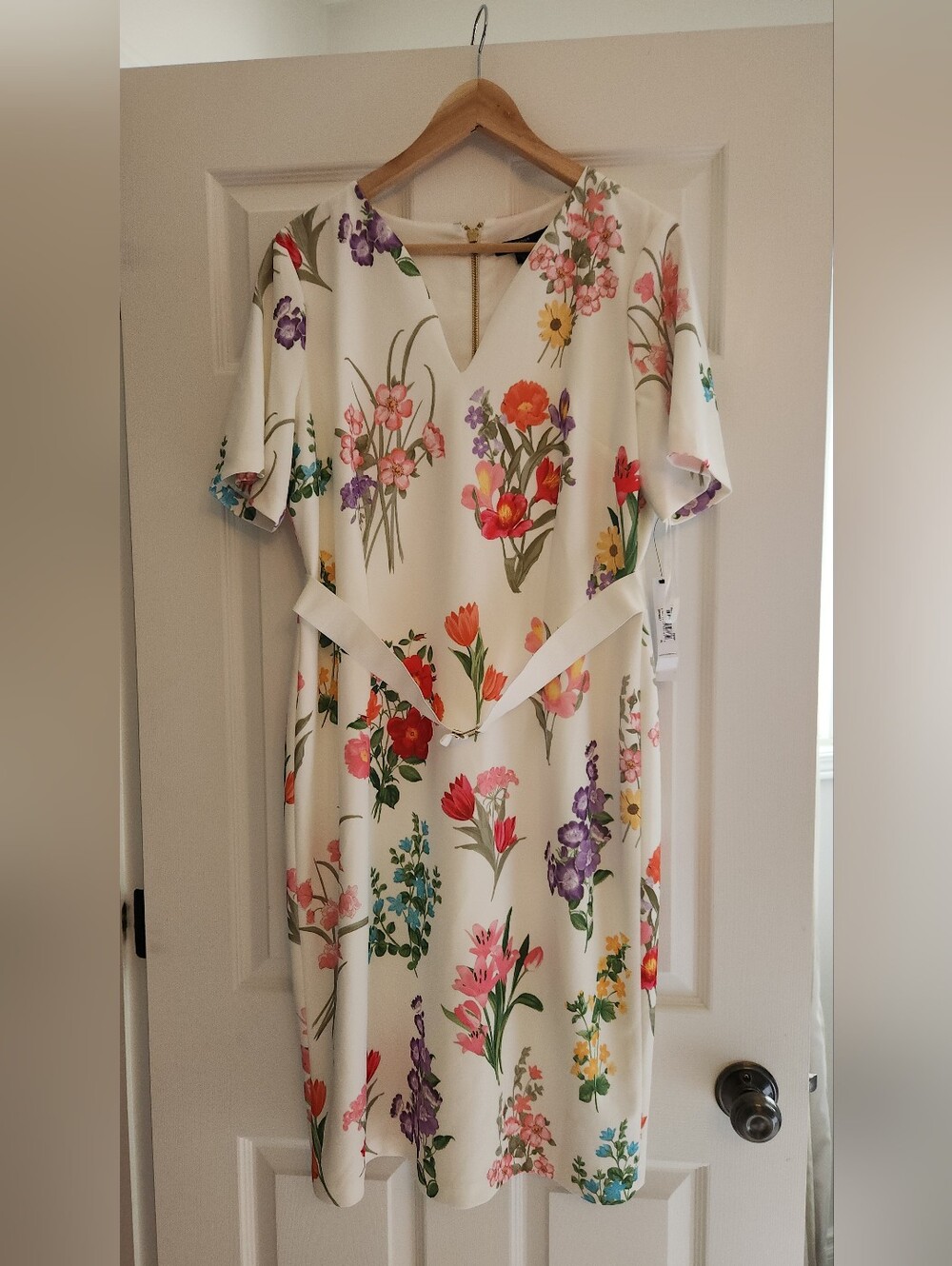 Maggy London Floral V-Neck White Midi Dress with Belt